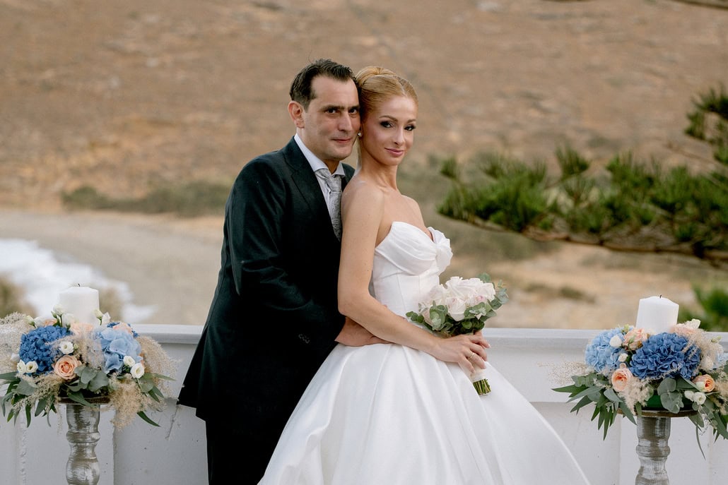 Ρομαντικές λεπτομέρειες και κυκλαδίτικη αρχοντιά σε γάμο στην Άνδρο | Λιάνα & Αλέξης