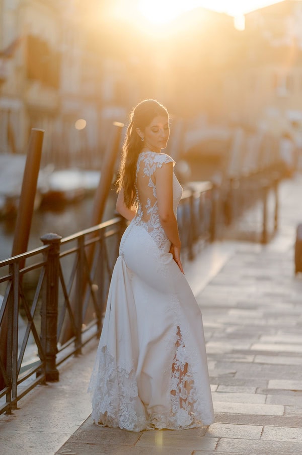 Romantic Spring Wedding And Venice Next Day