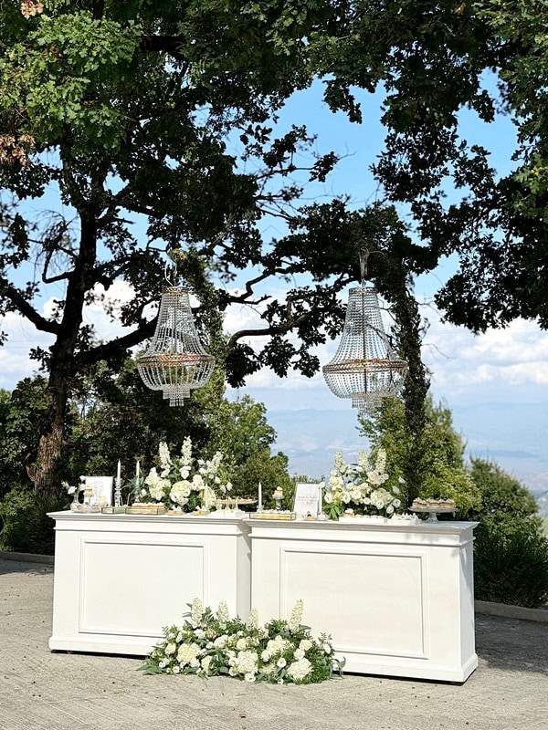 Romantic Wedding White Floral Arrangements