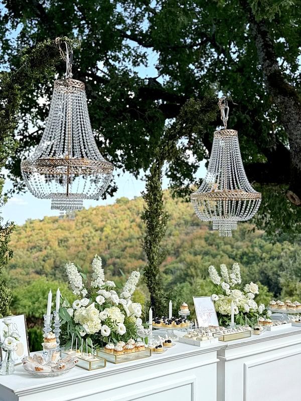 Romantic Wedding White Floral Arrangements