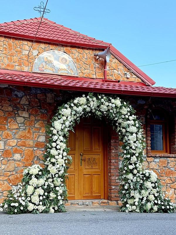 Romantic Wedding White Floral Arrangements