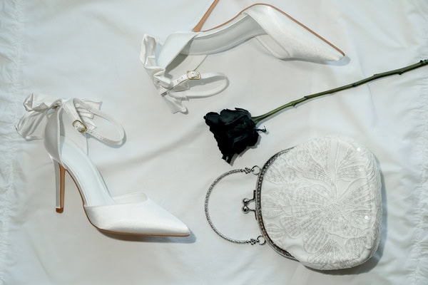 Winter Wedding In Burgundy Tones