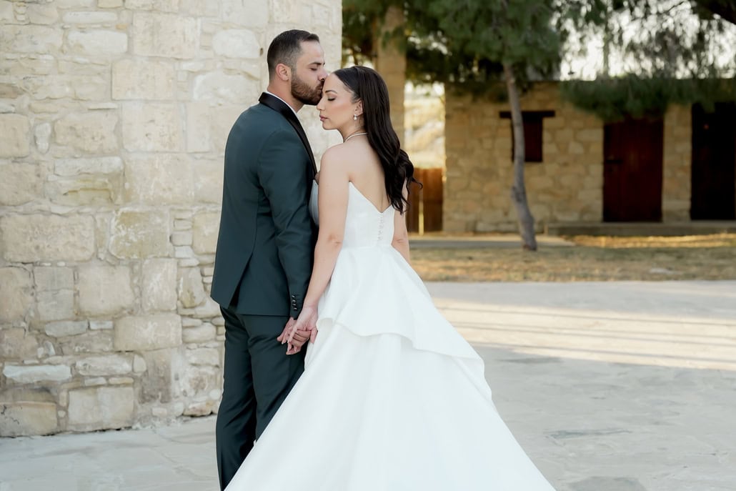 Υπέροχος γάμος με λευκά κρίνα και όμορφες λεπτομέρειες | Μαρία & Πάρης