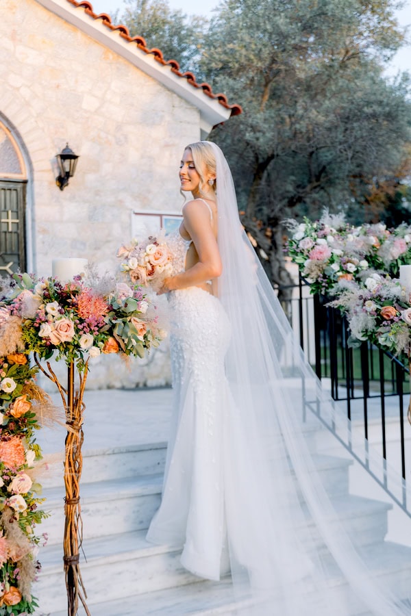 Boho Chic Summer Wedding In Athens With Romantic Tones