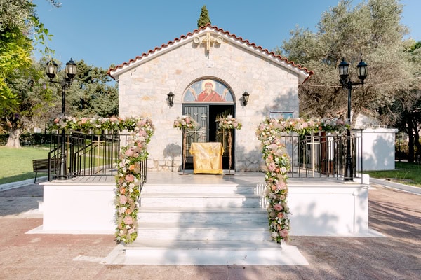 Boho Chic Summer Wedding In Athens With Romantic Tones