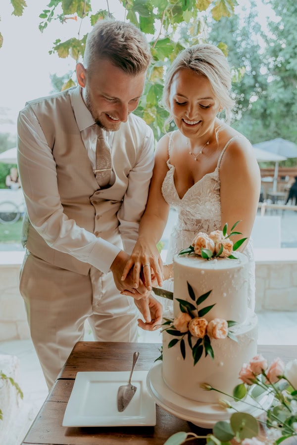 Destination Wedding At Vasilias Nikoklis Inn With Roses And Lisianthus
