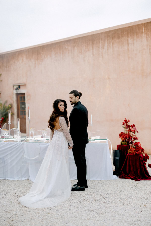 Edgy Modern Styled Shoot Crete Dramatic Red Flowers