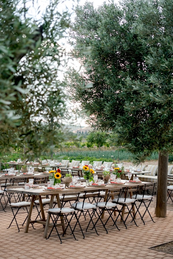 Rustic Wedding Decoration Ideas With Sunflowers And Red Details