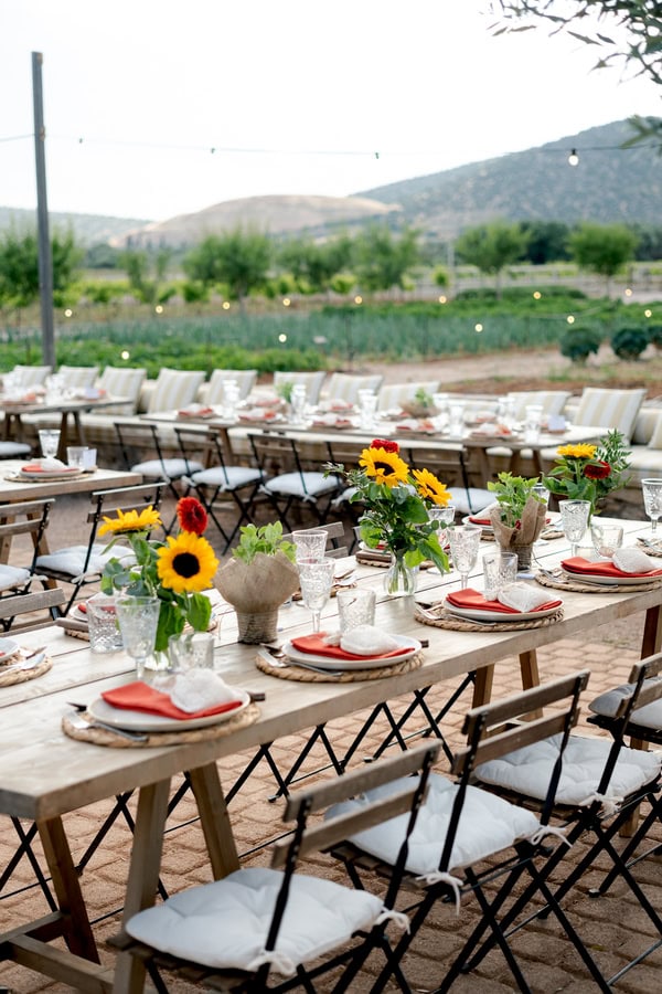 Rustic Wedding Decoration Ideas With Sunflowers And Red Details