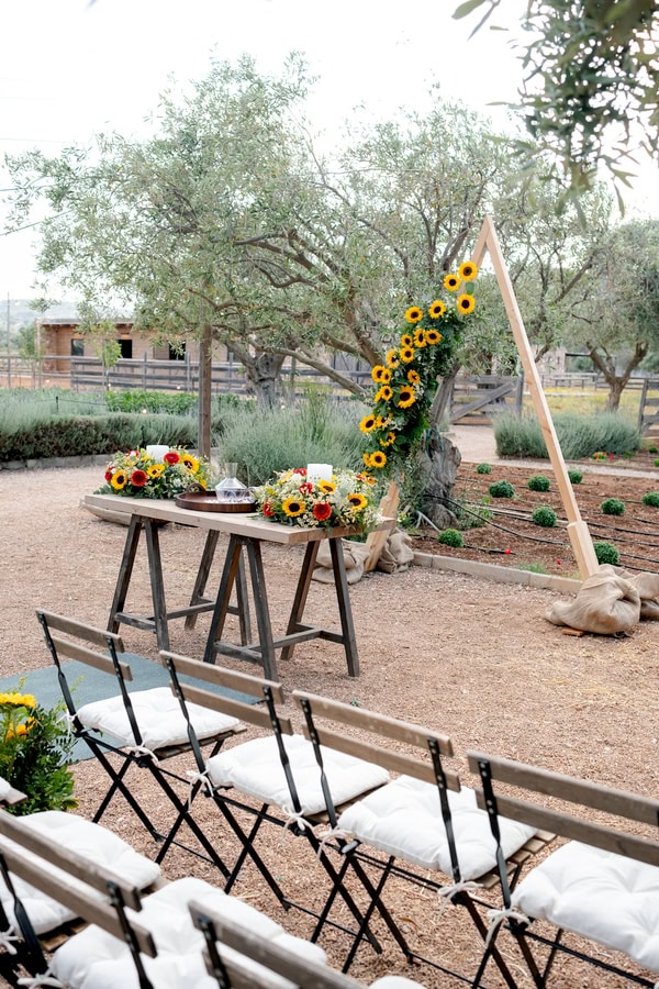 Rustic Wedding Decoration Ideas With Sunflowers And Red Details