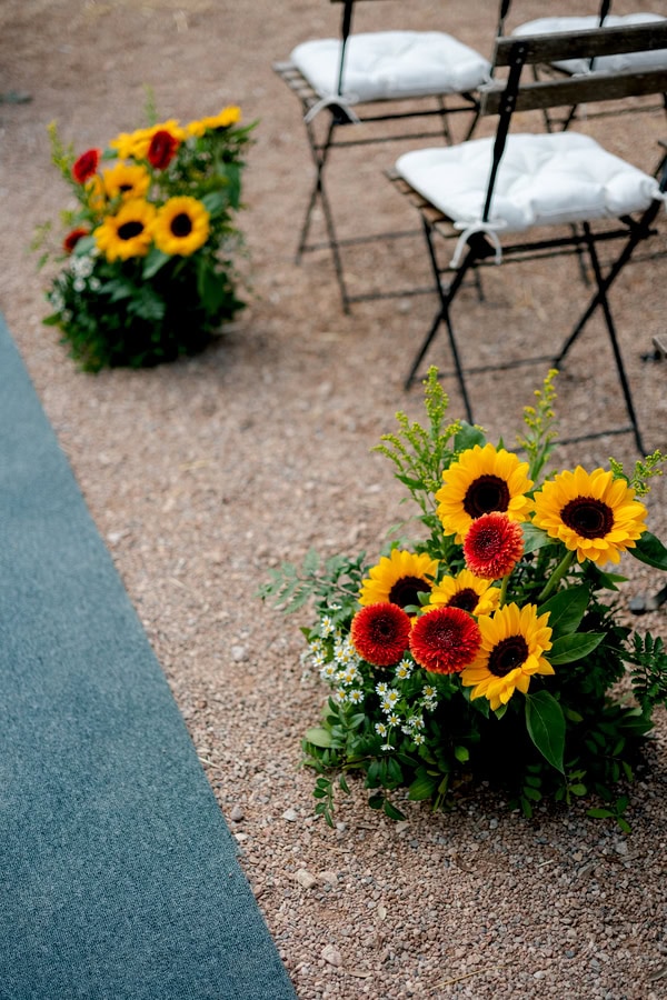 Rustic Wedding Decoration Ideas With Sunflowers And Red Details