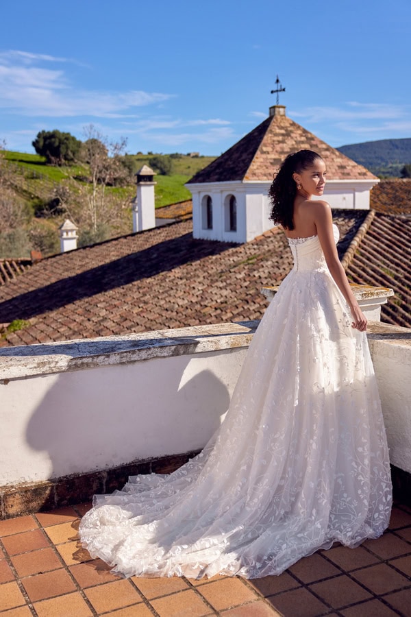Lilian West Spring Summer  Bohemian Bride Justin Alexander
