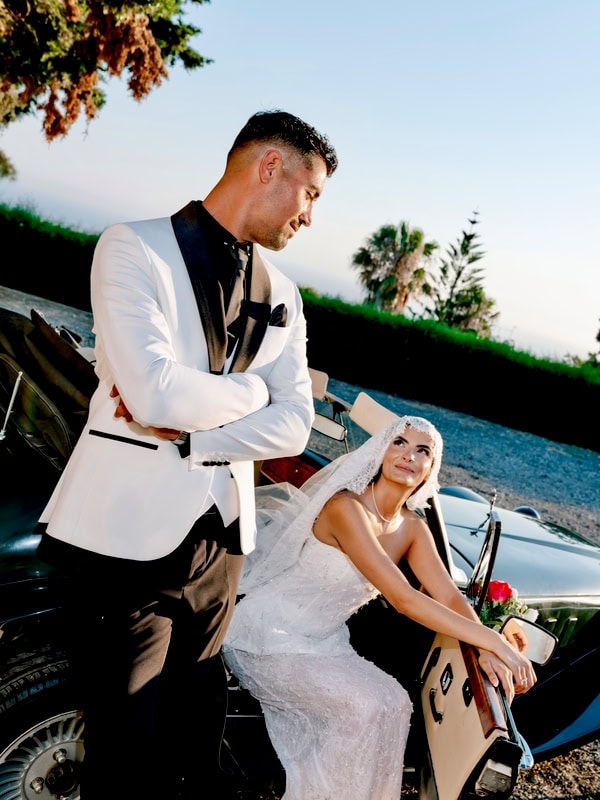 Modern Chic Wedding Bold Floral Design