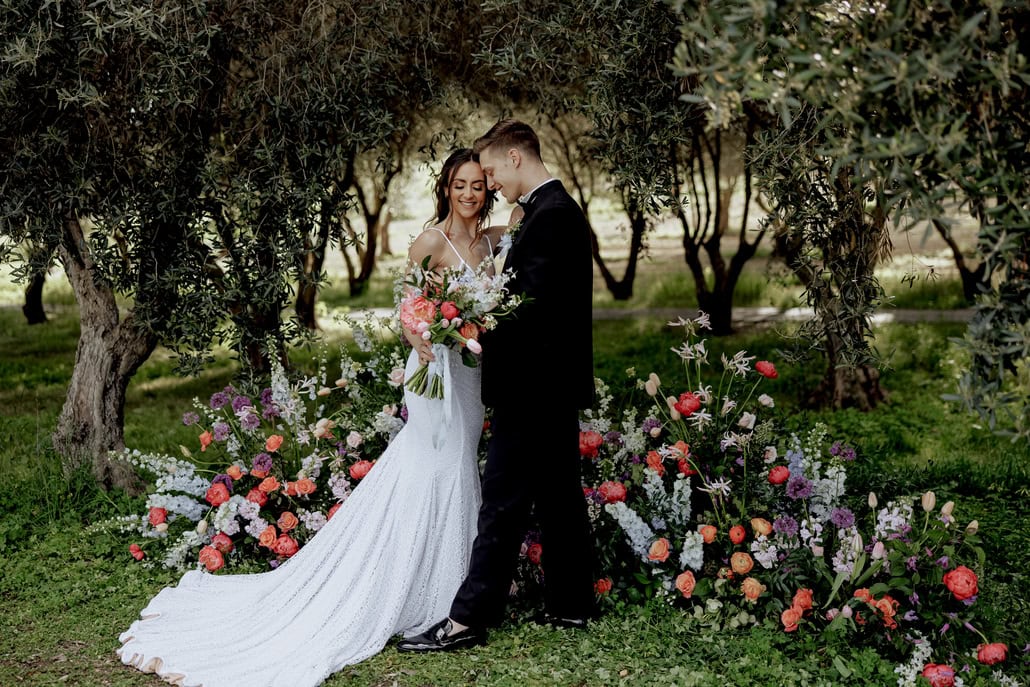 Υπέροχη styled shoot με ρομαντικές ανθοσυνθέσεις στα πιοόμορφα χρώματα