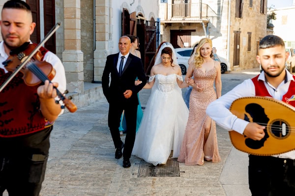 Timeless Wedding With White Roses