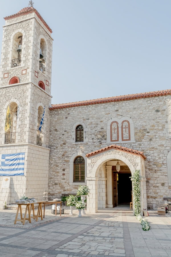 Chic Summer Wedding Kalamata White Flowers