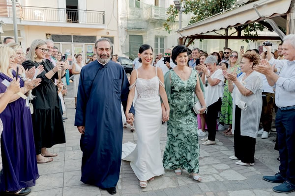 Chic Summer Wedding Kalamata White Flowers
