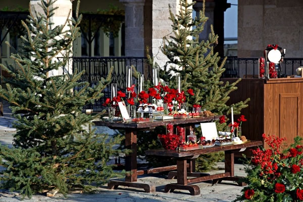 Festive Christmas Wedding Decoration Ideas Red Green