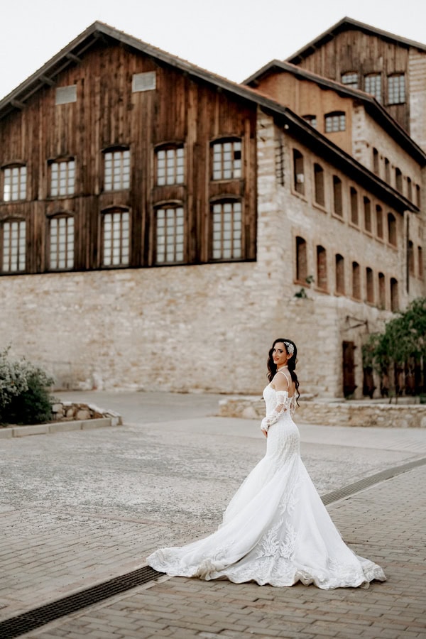 Romantic Summer Wedding White Flowers Modern Details