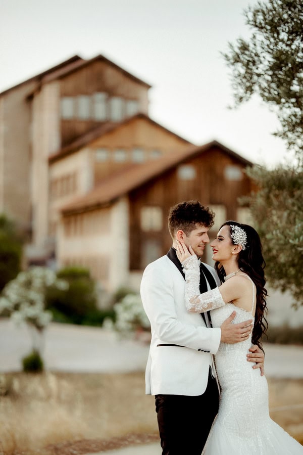 Romantic Summer Wedding White Flowers Modern Details