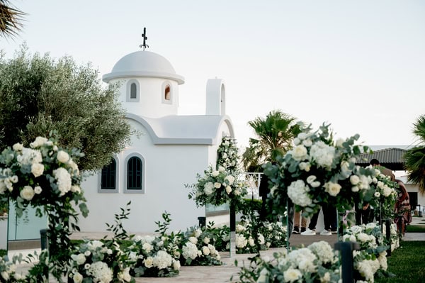 Romantic Summer Wedding White Flowers Modern Details