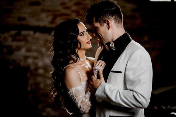 Romantic Summer Wedding White Flowers Modern Details