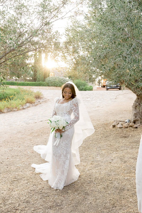 Timeless Wedding White Roses Hydrangeas