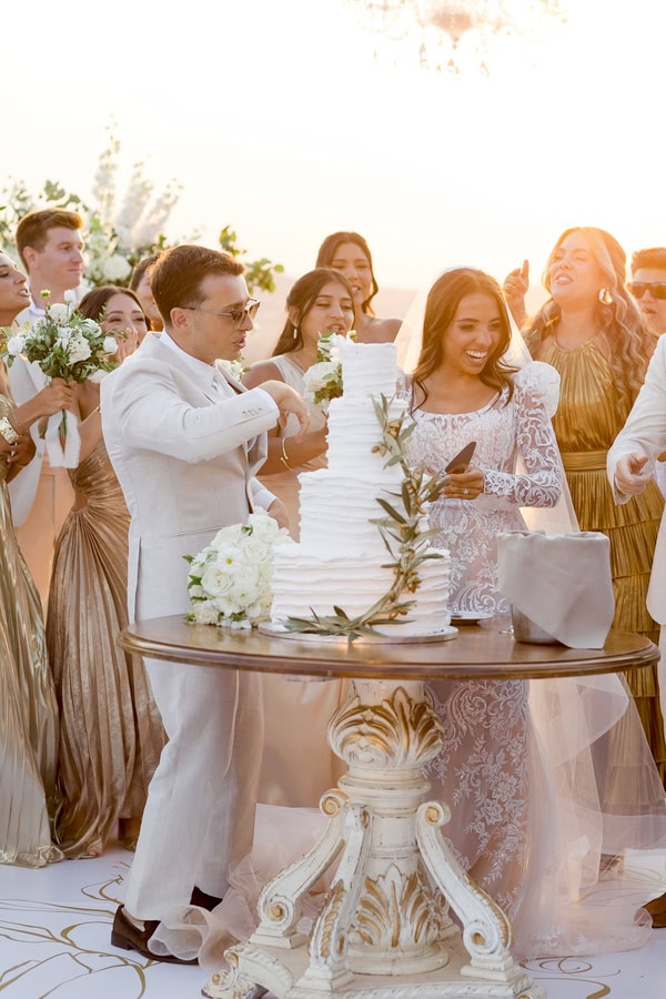 Timeless Wedding White Roses Hydrangeas